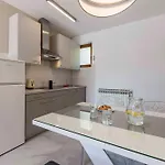 25 Apartament