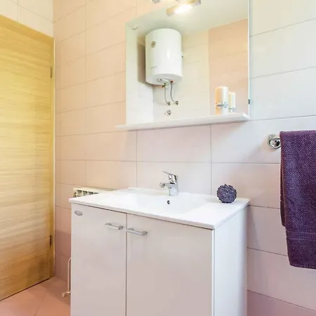 25 Apartment