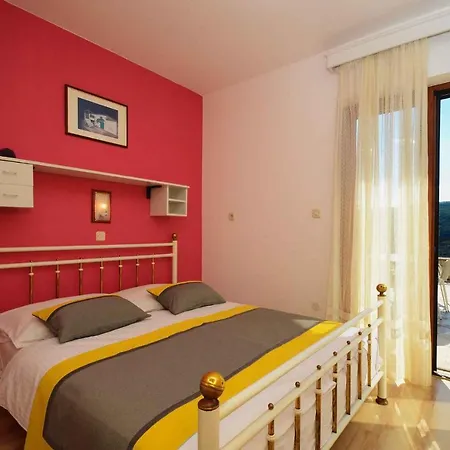 Apartment 25